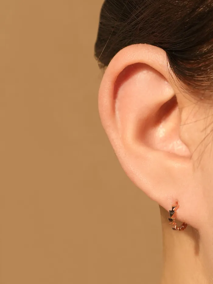 MinimalBijoux Earrings 14K 18K Signal Cartilage Hoop Earring