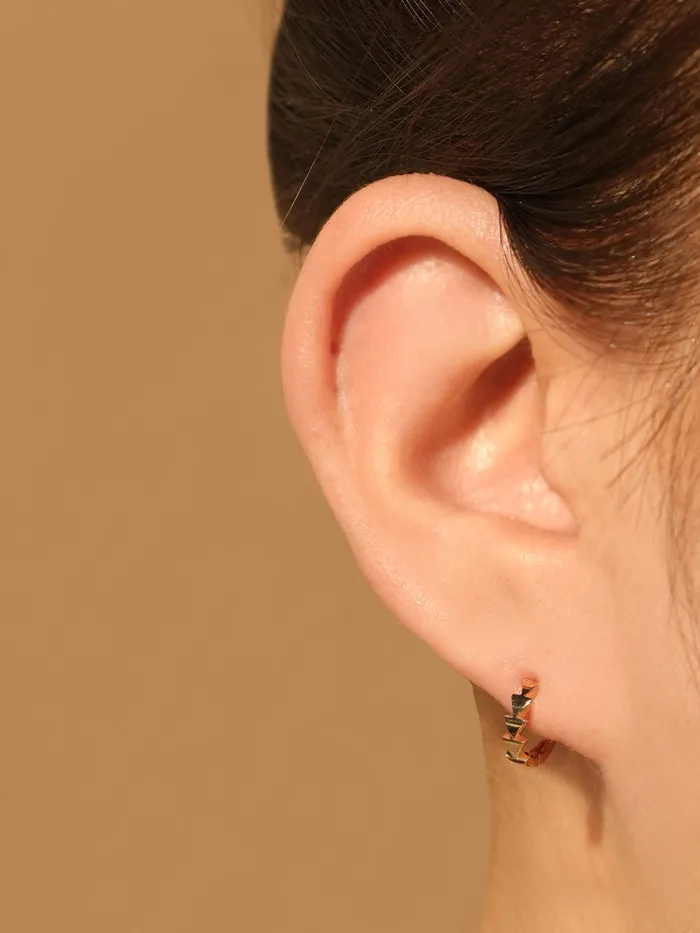 MinimalBijoux Earrings 14K 18K Signal Cartilage Hoop Earring
